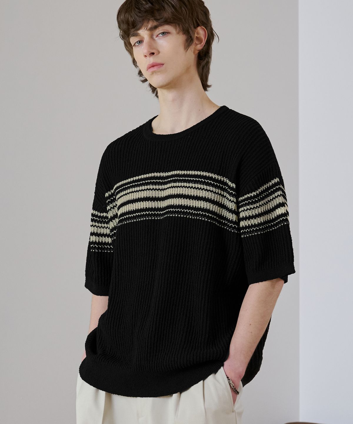드로우핏(DRAW FIT) 부클 엣지 스트라이프 하프 니트 [BLACK]
