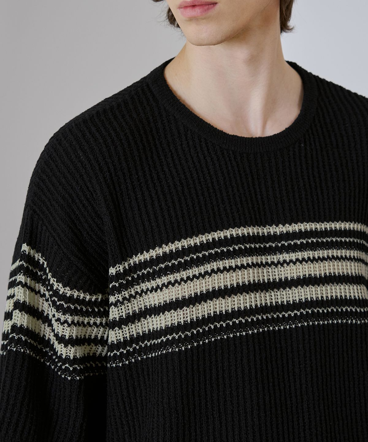 드로우핏(DRAW FIT) 부클 엣지 스트라이프 하프 니트 [BLACK]