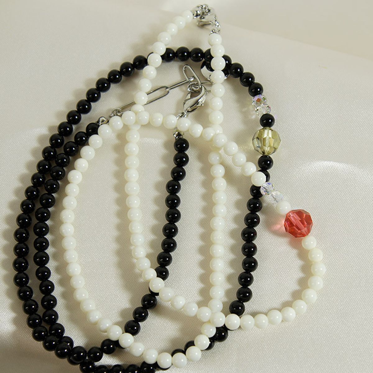 트레쥬(TREAJU) Crystal cutting onyx necklace