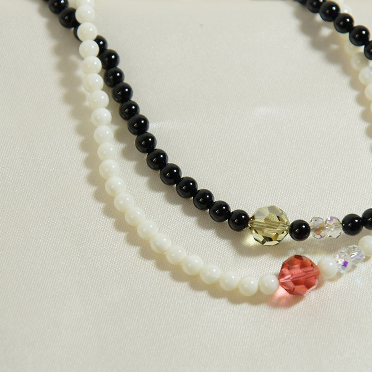 트레쥬(TREAJU) Crystal cutting onyx necklace