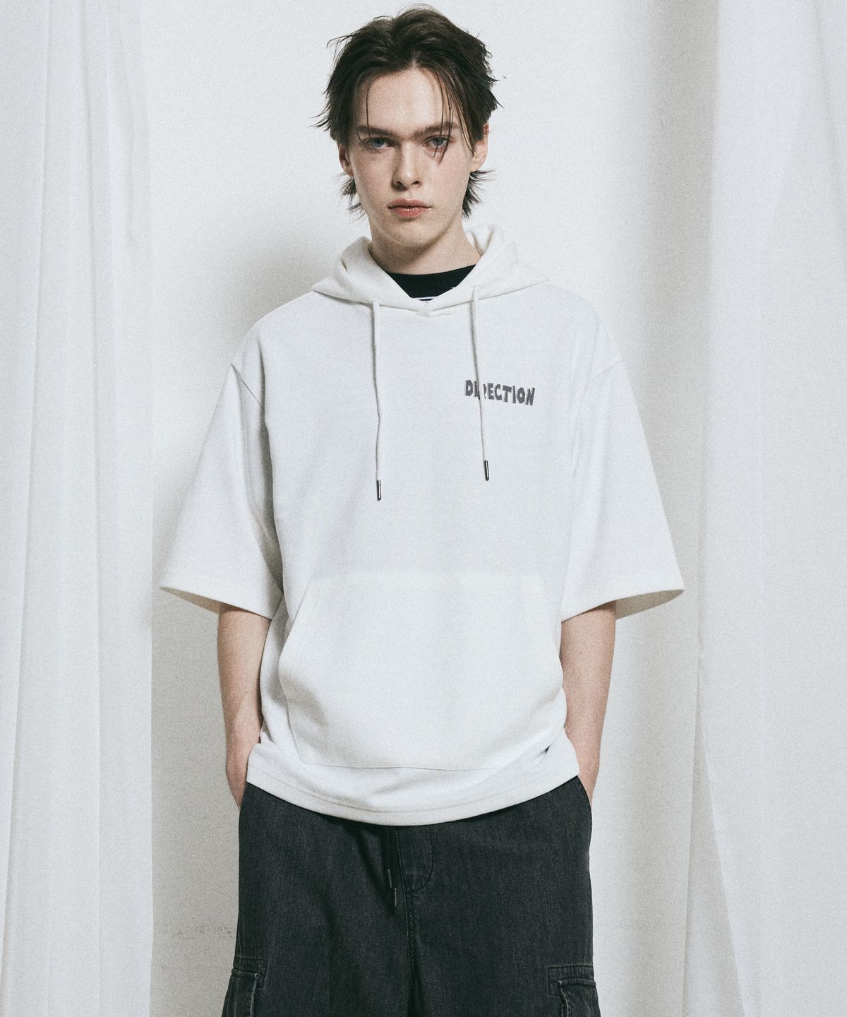 벙커버스터(BUNKERBUSTER) 디렉션 백 프린팅 반팔 후디 MQ2TU240_OFF WHITE