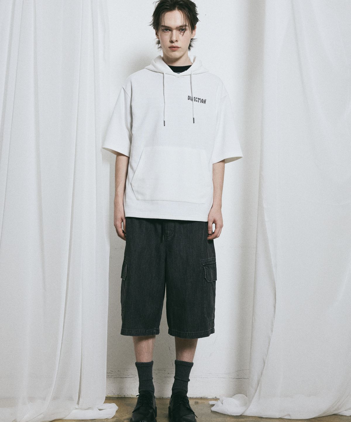 벙커버스터(BUNKERBUSTER) 디렉션 백 프린팅 반팔 후디 MQ2TU240_OFF WHITE