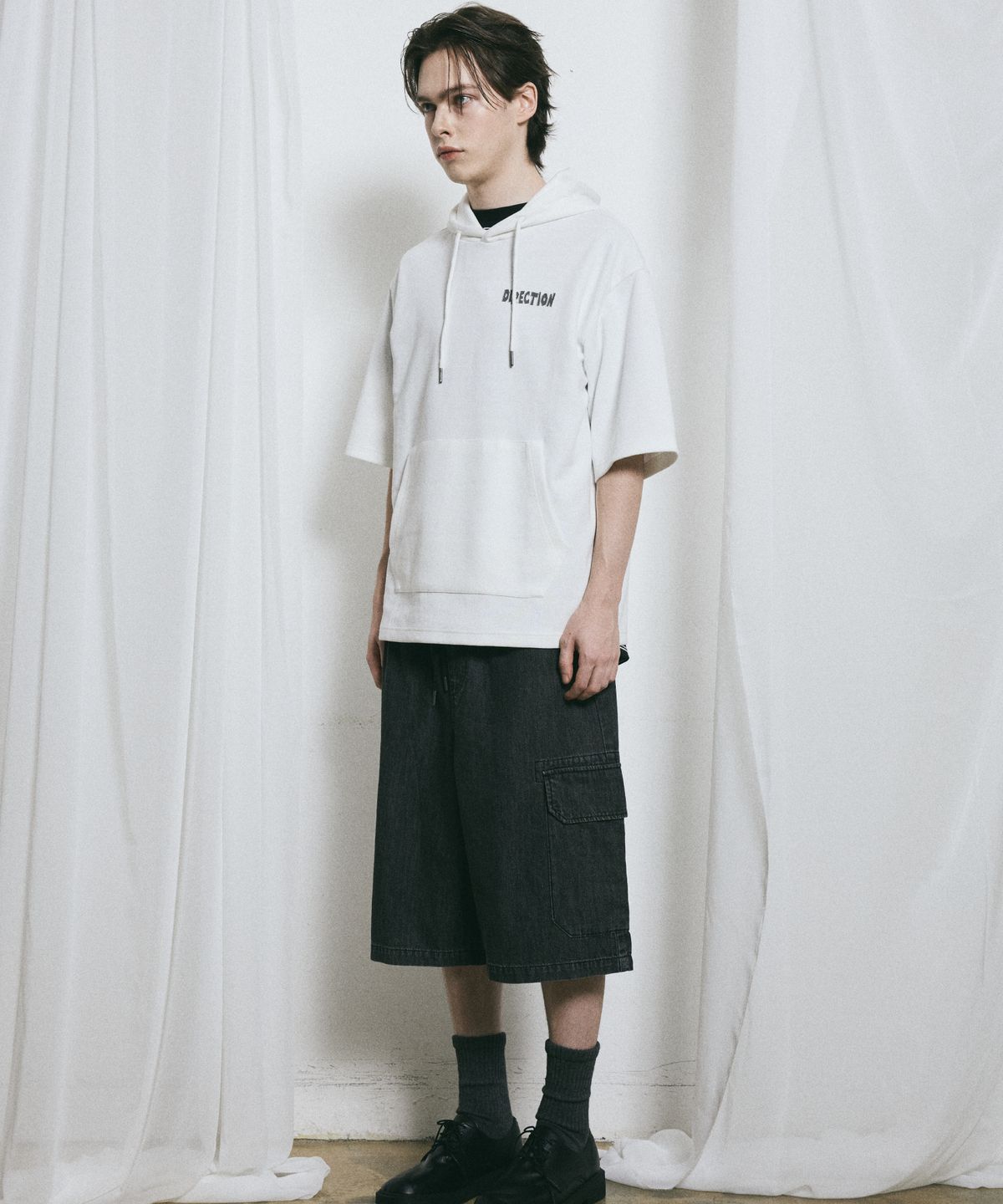 벙커버스터(BUNKERBUSTER) 디렉션 백 프린팅 반팔 후디 MQ2TU240_OFF WHITE