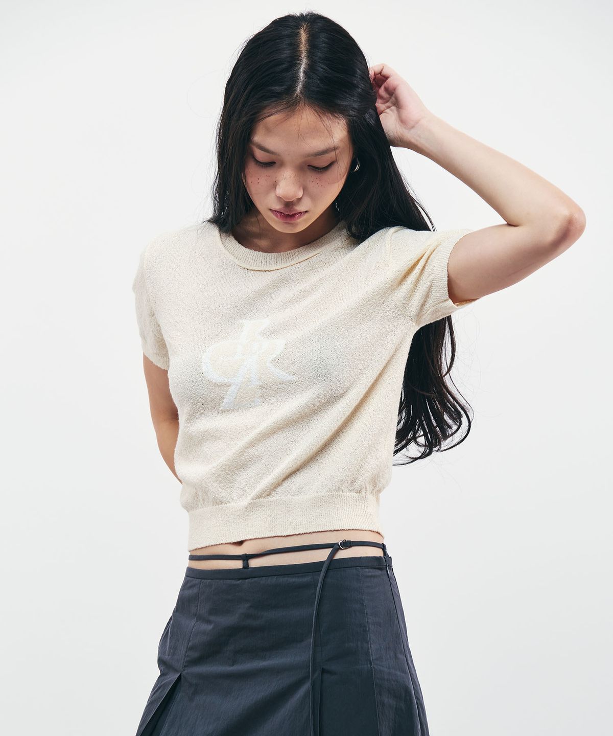 시티브리즈(CITYBREEZE) 부클 심볼 로고 반팔 니트_BUTTER