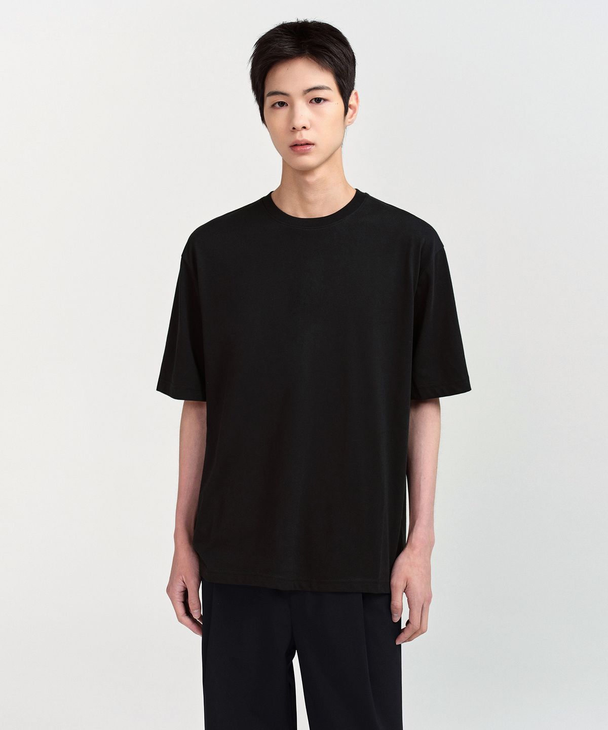 무신사 스탠다드(MUSINSA STANDARD) [쿨탠다드] 릴렉스 핏 크루 넥 반팔 티셔츠 [블랙]