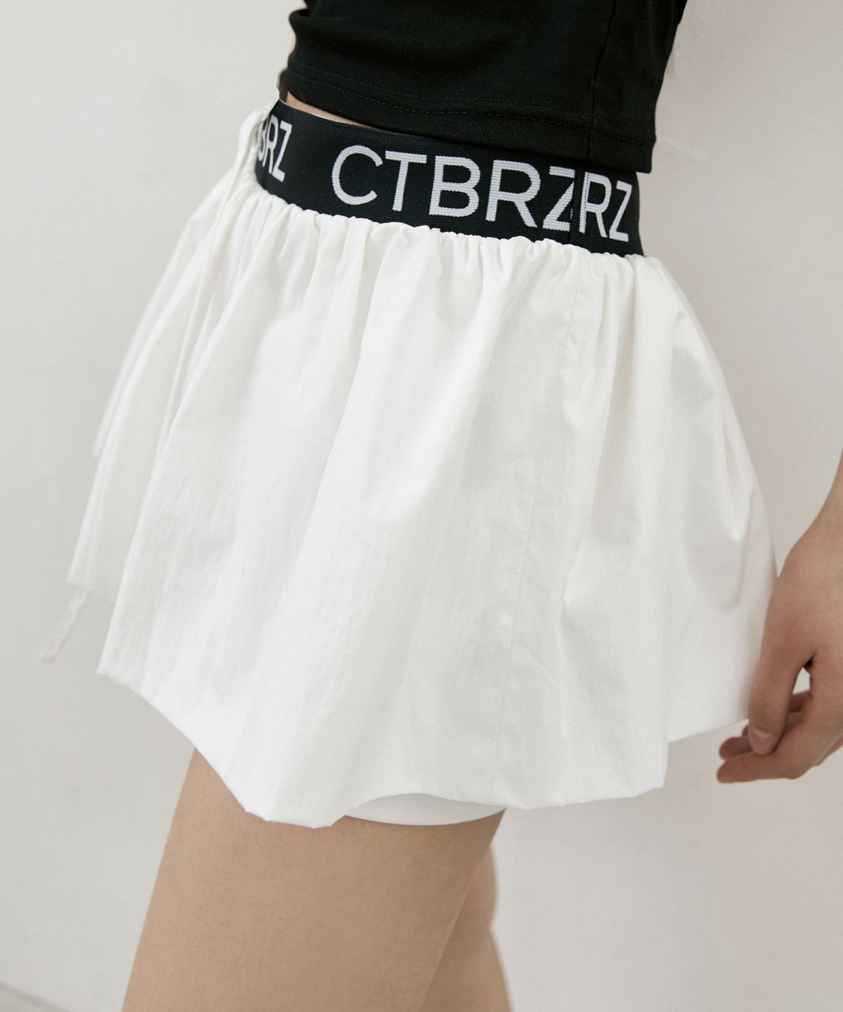 시티브리즈(CITYBREEZE) 에센셜 로고 밴딩 나일론 팬츠 스커트_WHITE