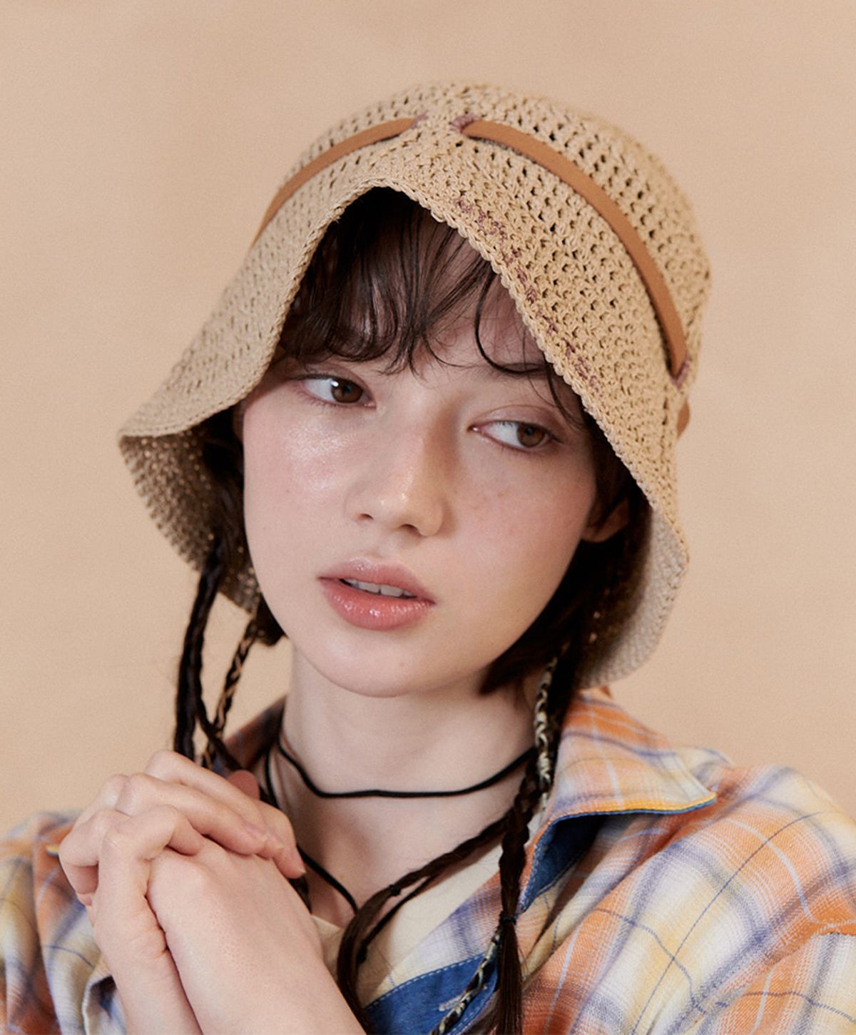 누크피터(NUUKFITTER) HANDMADE LEATHER STRAP KNIT BUCKET HAT [BEIGE]