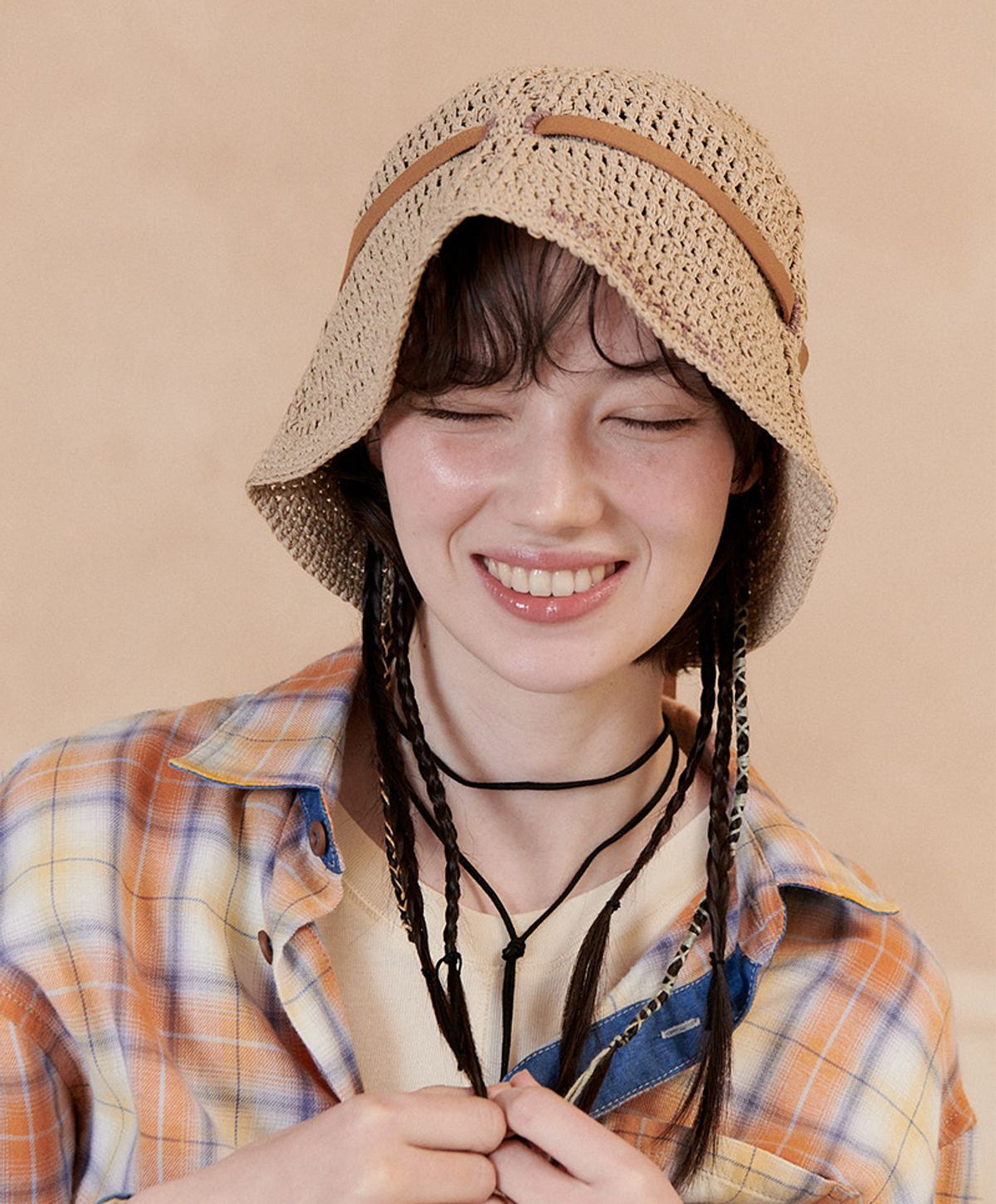 누크피터(NUUKFITTER) HANDMADE LEATHER STRAP KNIT BUCKET HAT [BEIGE]