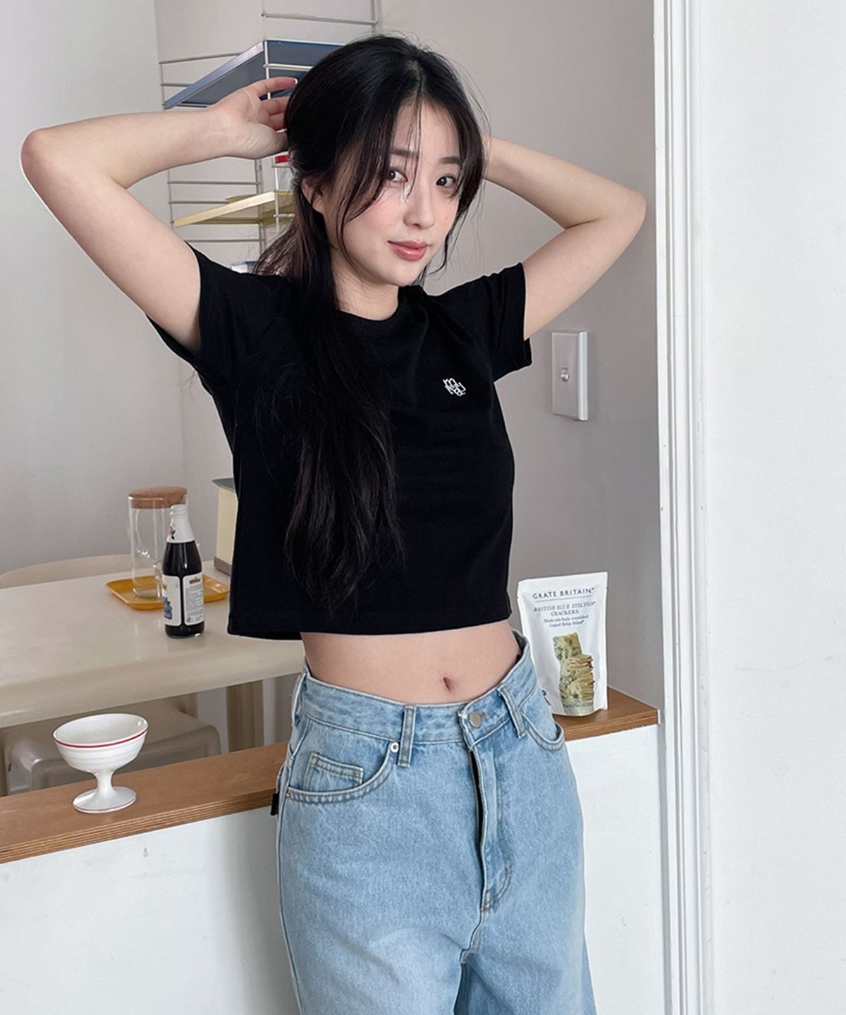 무아무아(MUAHMUAH) 스티치로고 크롭 반팔티셔츠 [4color]