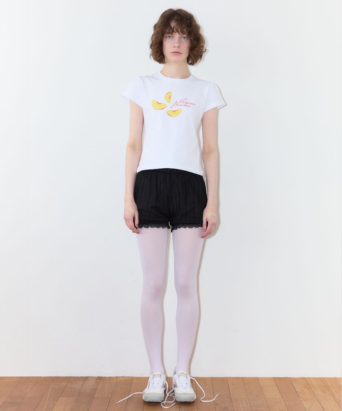 시눈(SINOON) Piece Peach Puff T-Shirt (White)