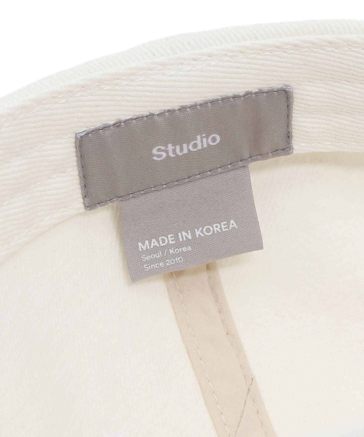 언더컨트롤 스튜디오(UNDERCONTROL STUDIO) 스터드 로고 볼캡 BALL CAP / JEWEL STUD / BATIK CREAM
