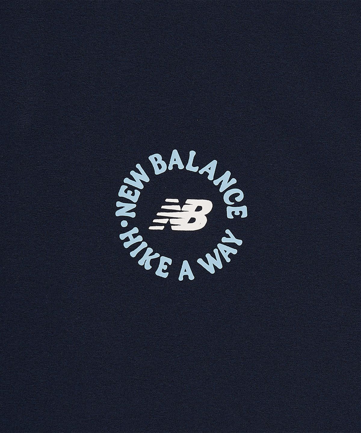 뉴발란스(NEW BALANCE) NBNEGCO303 / UNI FROZEN 캠핑그래픽 반팔티 (NAVY)