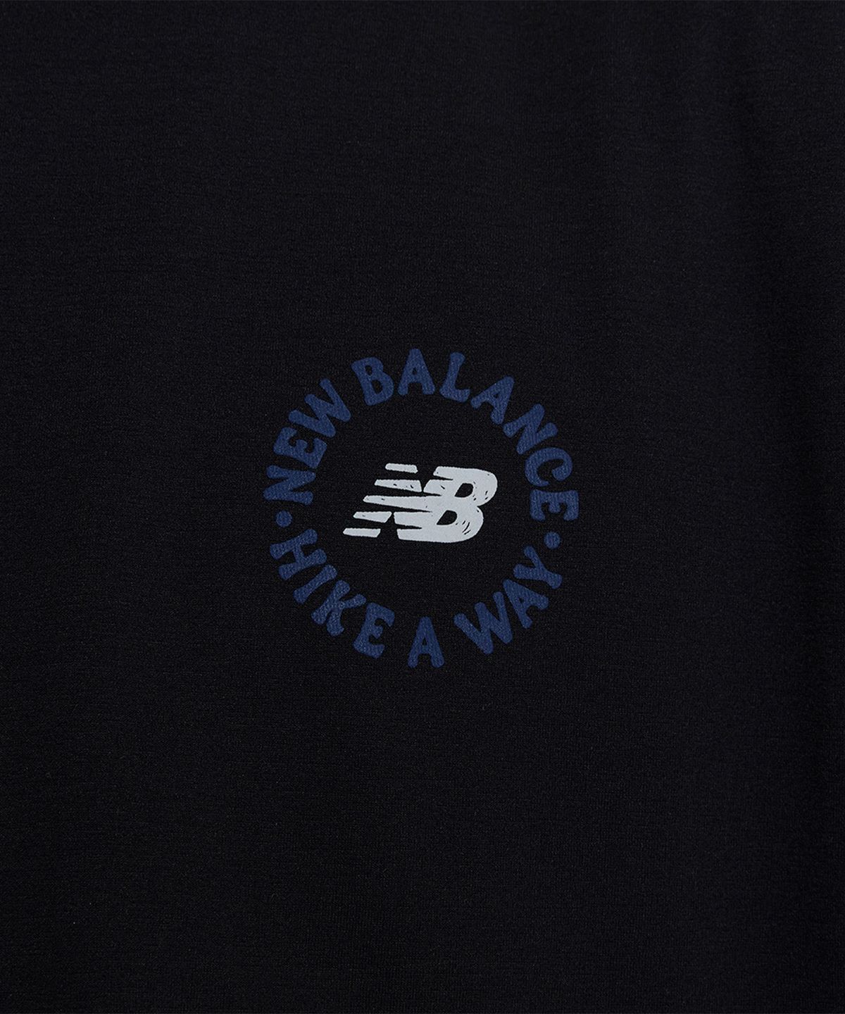 뉴발란스(NEW BALANCE) NBNEGCO303 / UNI FROZEN 캠핑그래픽 반팔티 (BLACK)