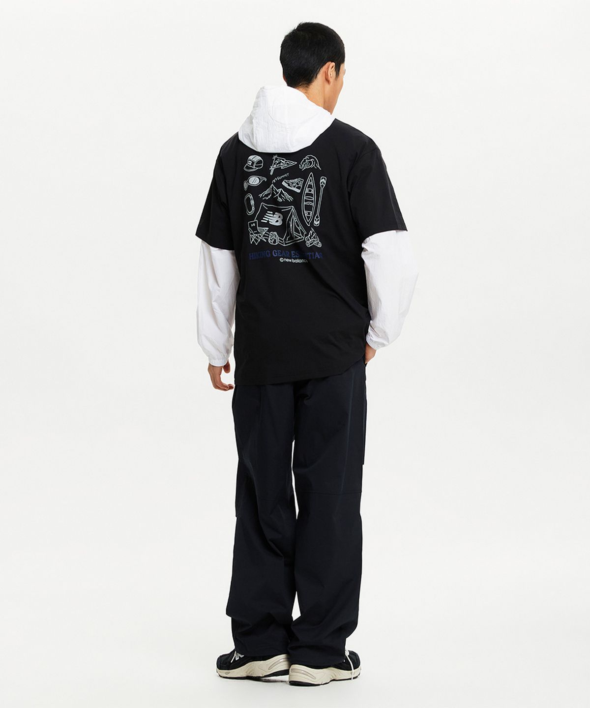 뉴발란스(NEW BALANCE) NBNEGCO303 / UNI FROZEN 캠핑그래픽 반팔티 (BLACK)