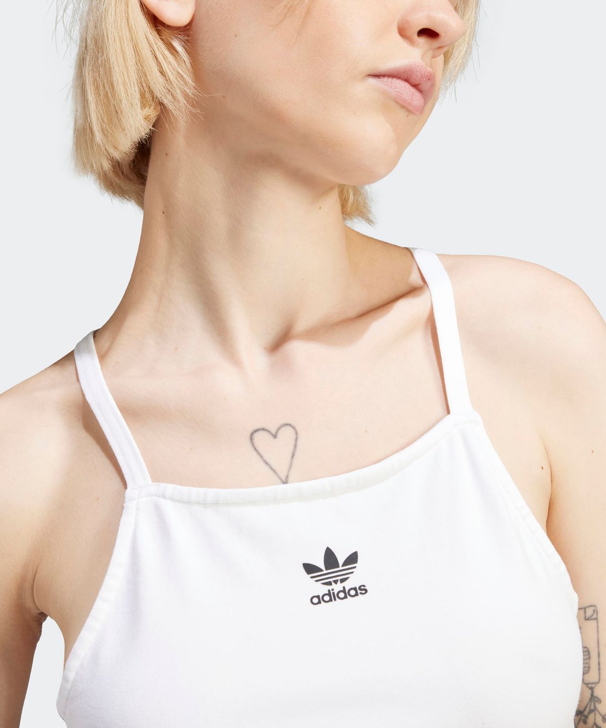 아디다스(ADIDAS) 3S 크롭탑 - 화이트 / IN8377