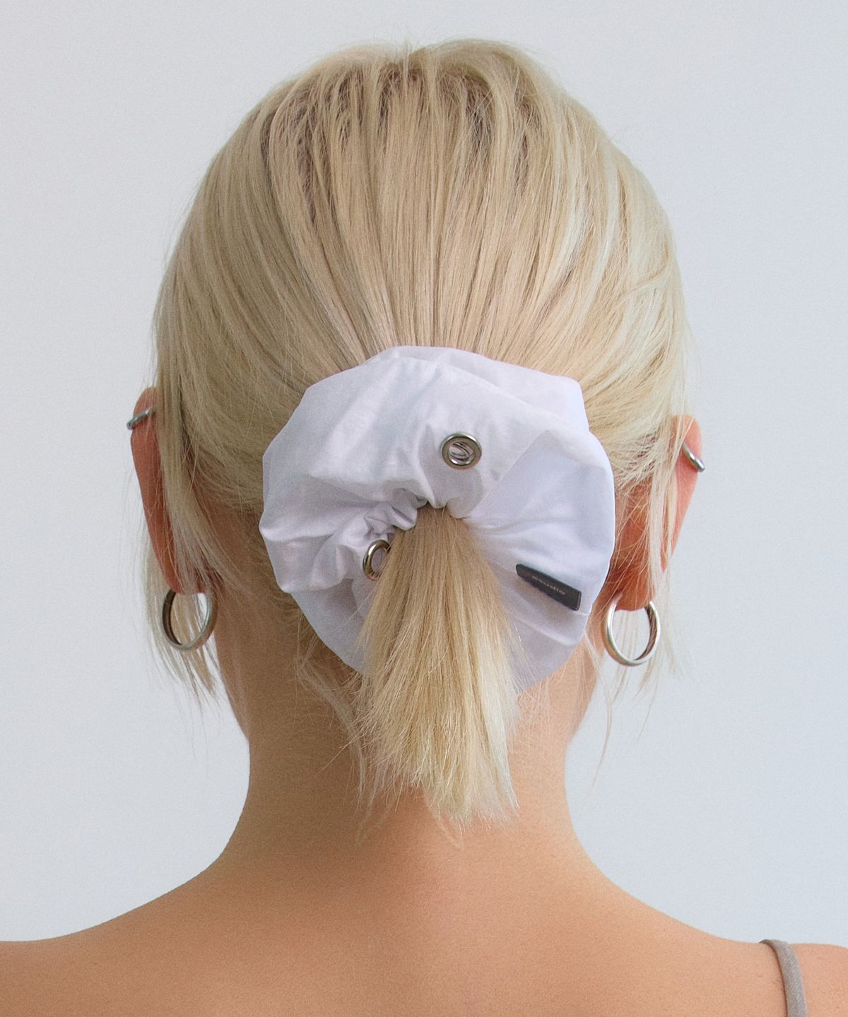 언더컨트롤 스튜디오(UNDERCONTROL STUDIO) 아일렛 스크런치 머리끈 SCRUNCHIE / MID / EYELET / WS / WHITE