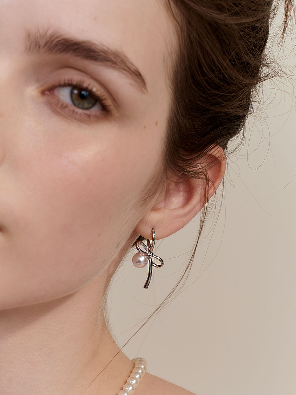 헤이(HEI) hug pearl ribbon earring