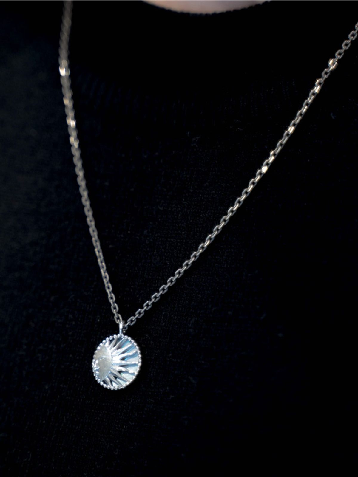 하랑(HARANG) HR 68N_Mother of Pearl Sun Carved Necklace