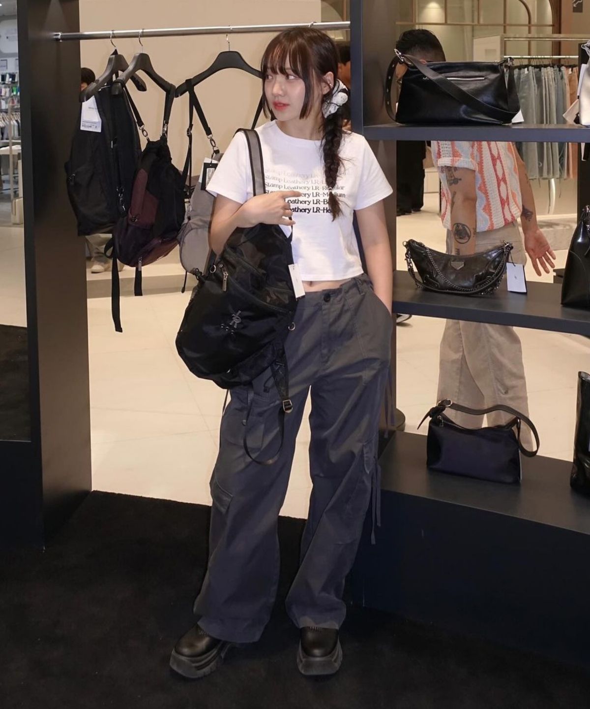 레더리(LEATHERY) 플랩 카고 팬츠 [DARK GREY]