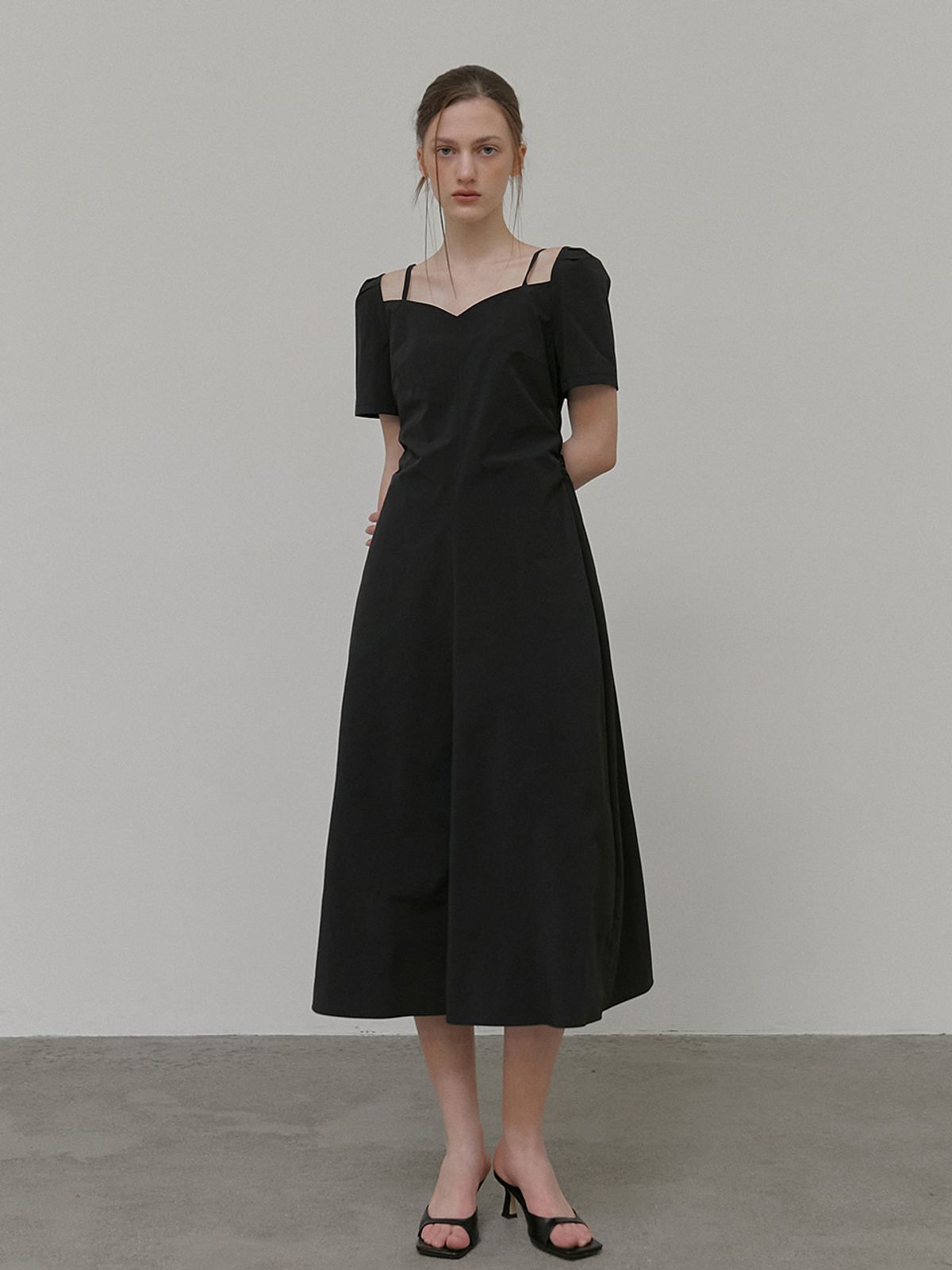 에트몽(ETMON) Heart Strap Shirring Dress, Black