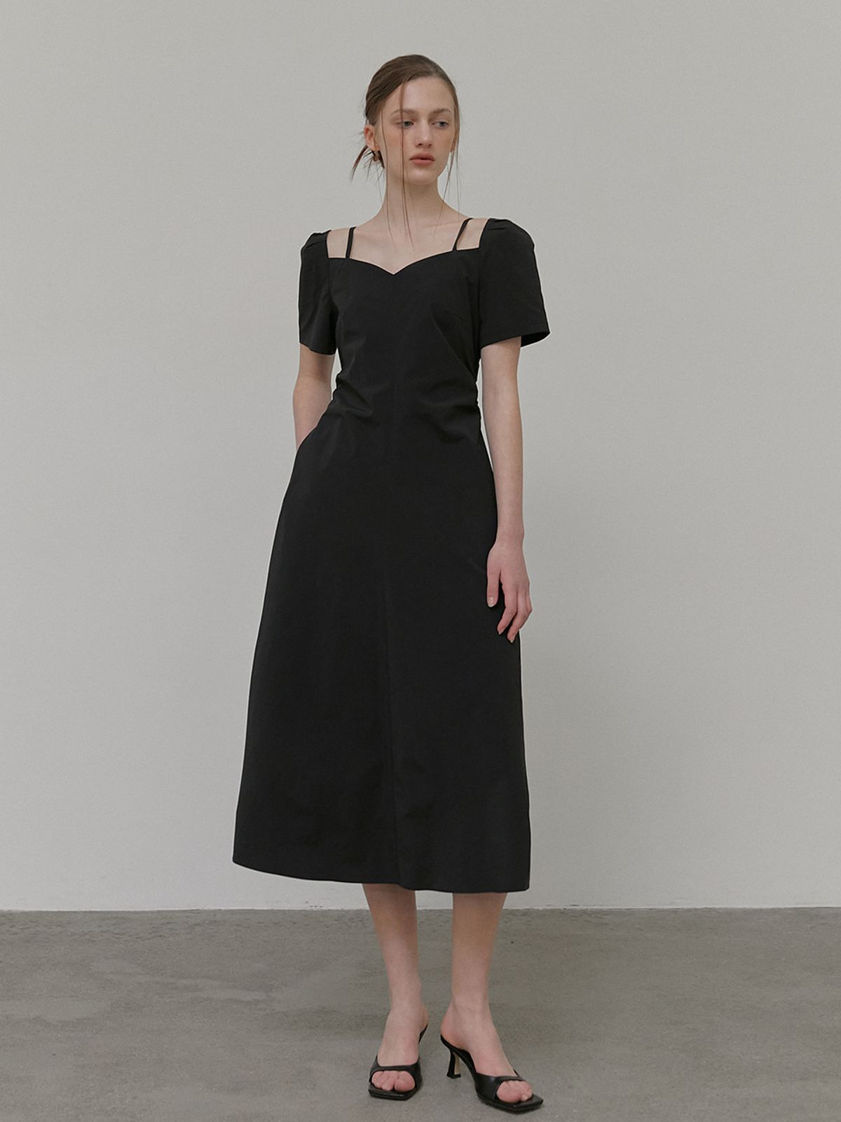 에트몽(ETMON) Heart Strap Shirring Dress, Black
