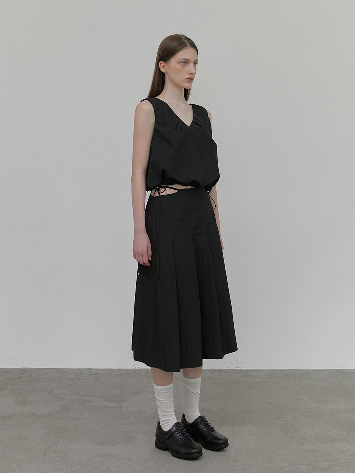 에트몽(ETMON) Strap Pleats Midi Skirt, Black
