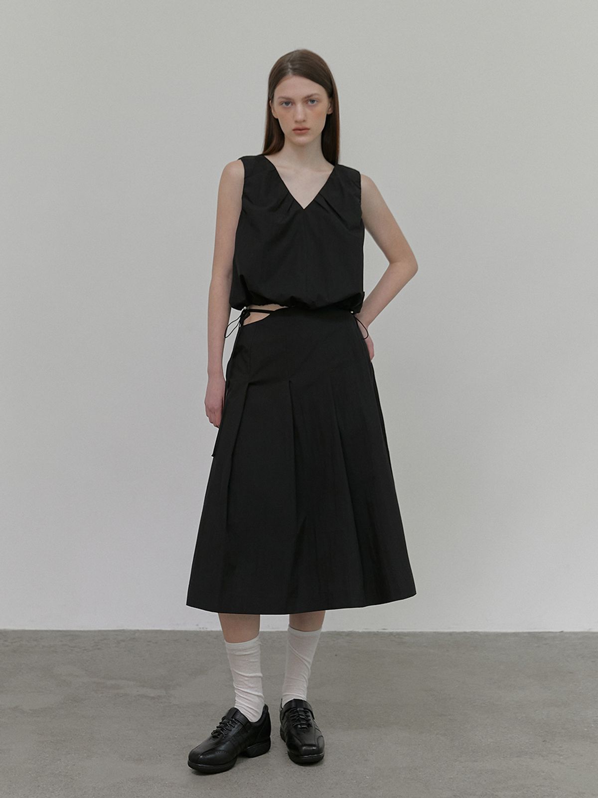 에트몽(ETMON) Strap Pleats Midi Skirt, Black