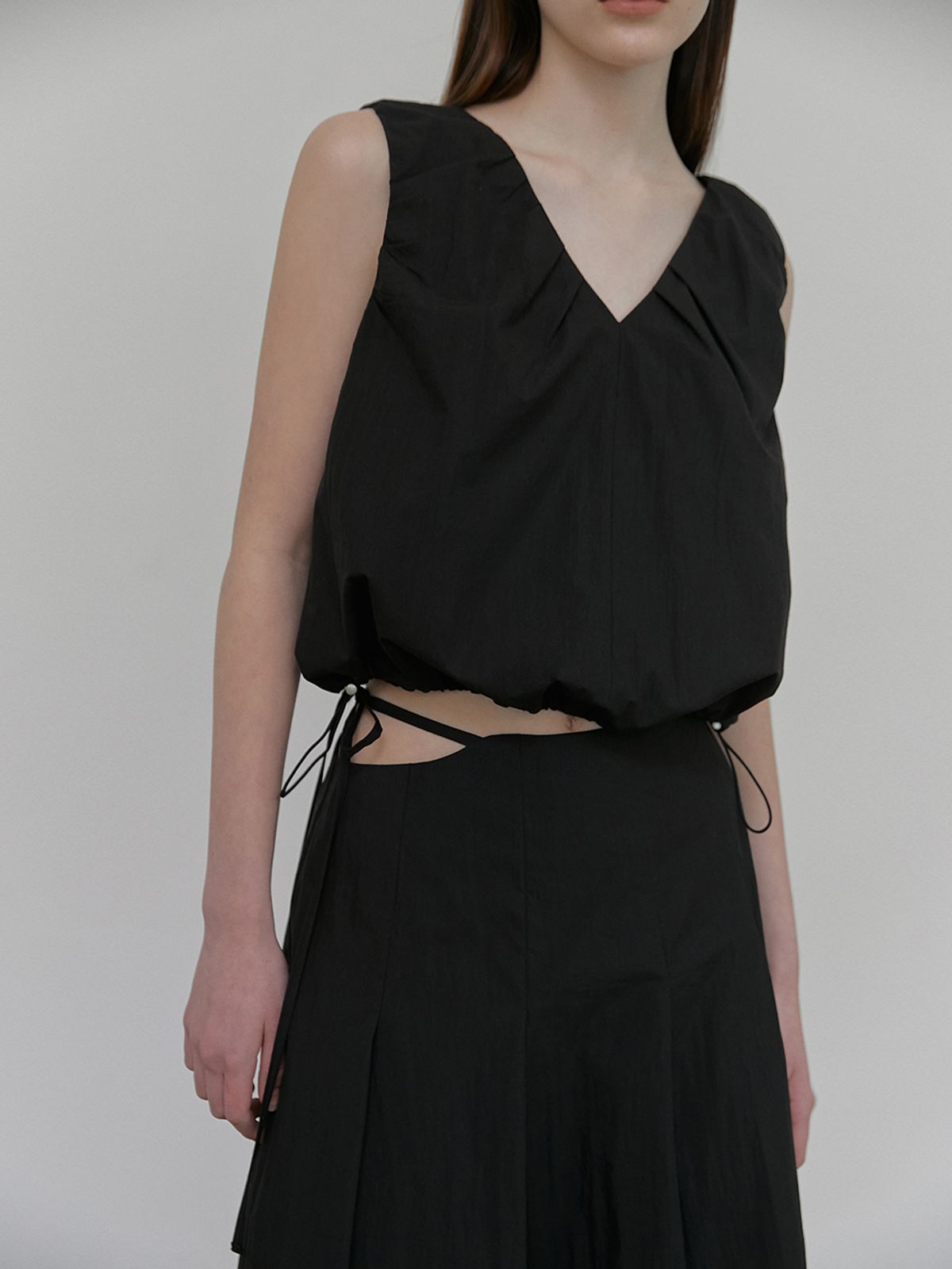 에트몽(ETMON) Strap Pleats Midi Skirt, Black