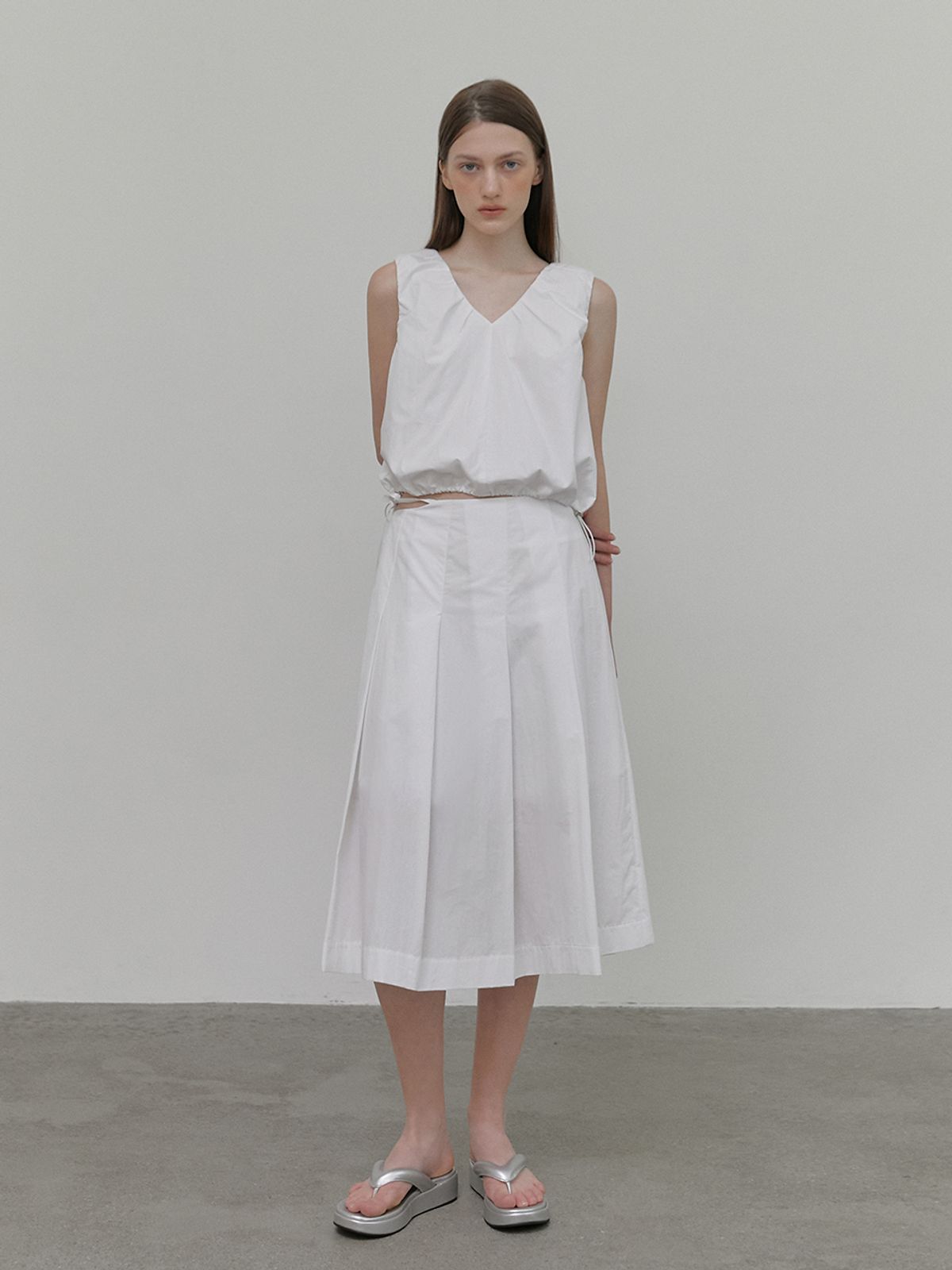 에트몽(ETMON) Strap Pleats Midi Skirt, White