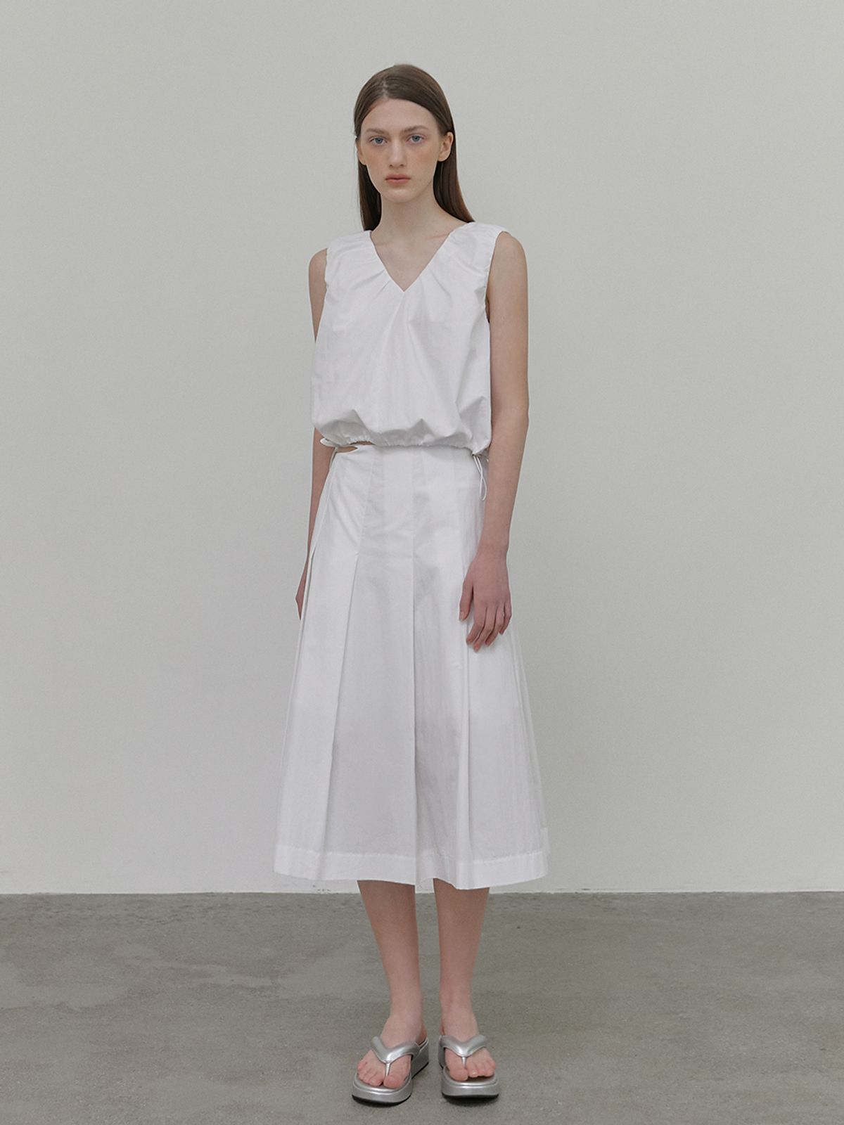 에트몽(ETMON) Strap Pleats Midi Skirt, White