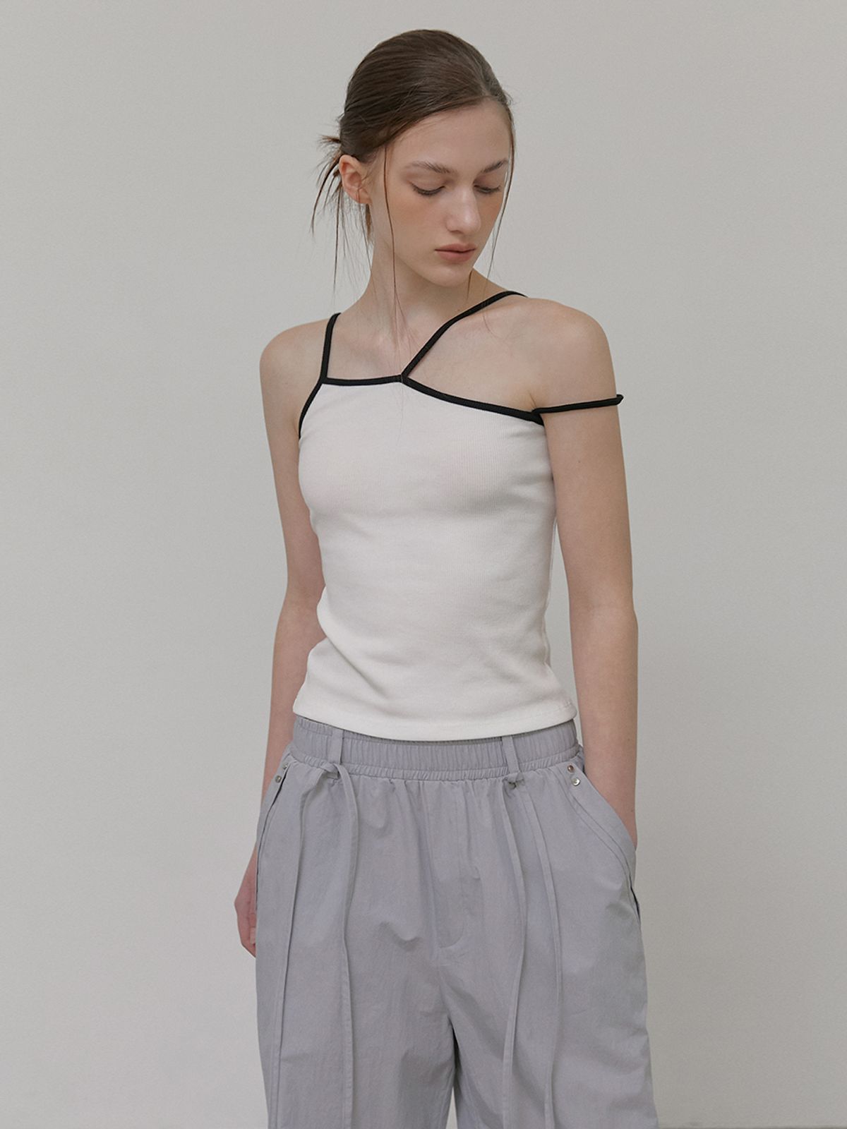 에트몽(ETMON) Strap Pintuck Banding Pants, Sky Grey