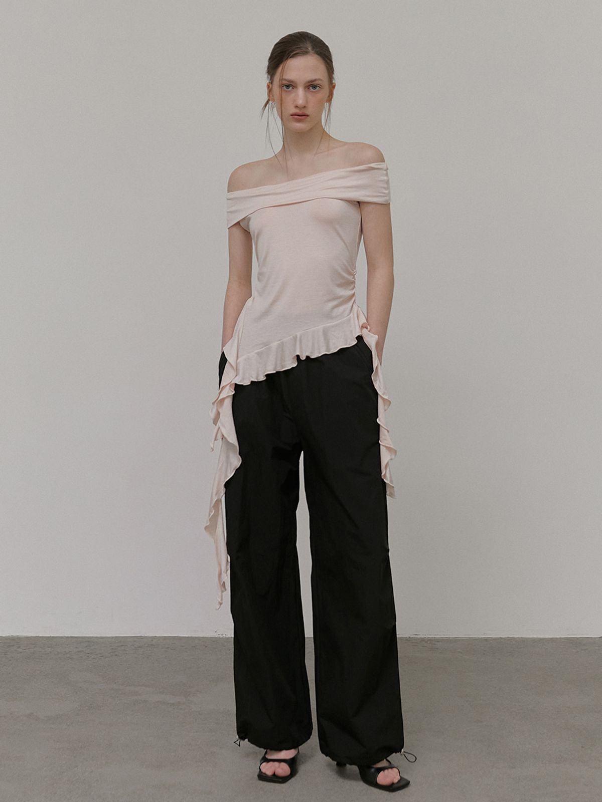 에트몽(ETMON) Frill Off Shoulder T-Shirt, Pink