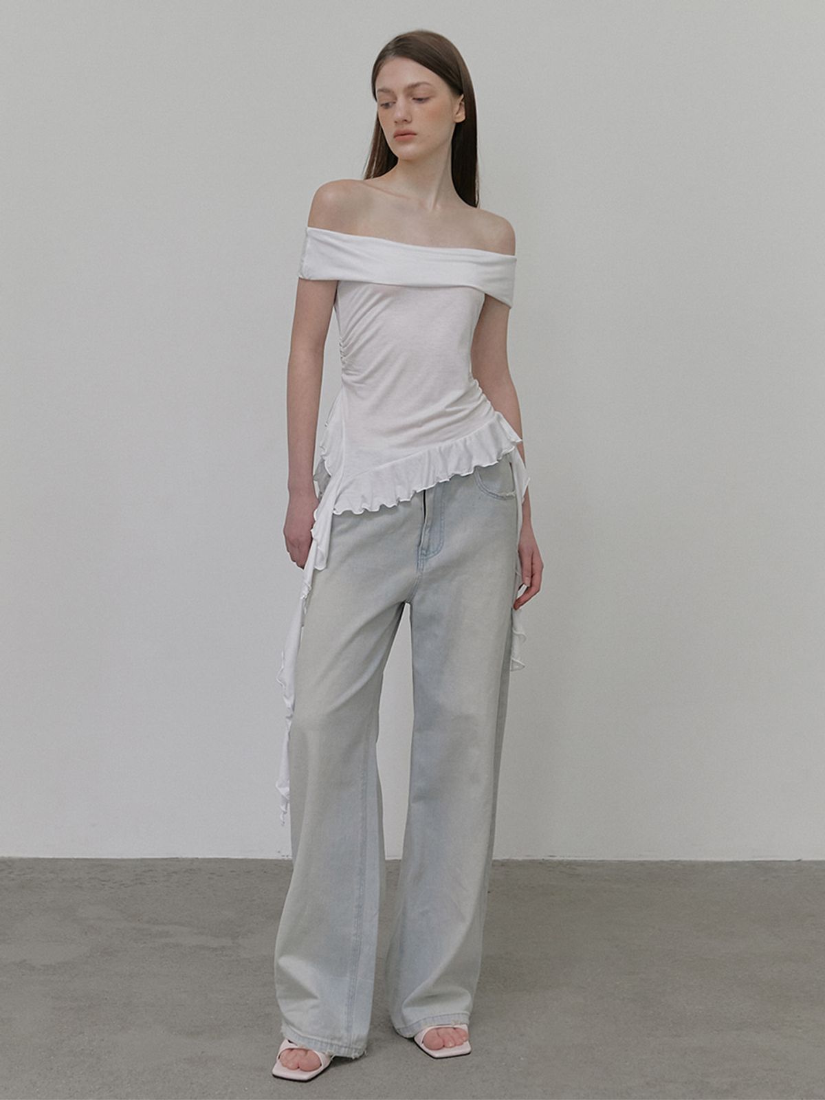 에트몽(ETMON) Frill Off Shoulder T-Shirt, White