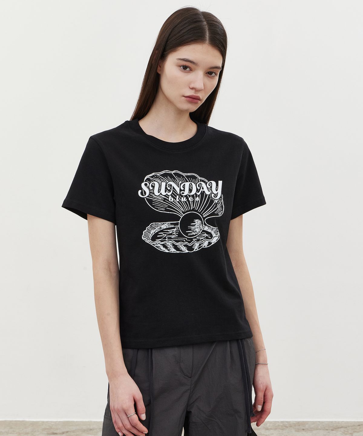 아이토브 서울(ITOV SEOUL) Pearl oystor T-shirt BK