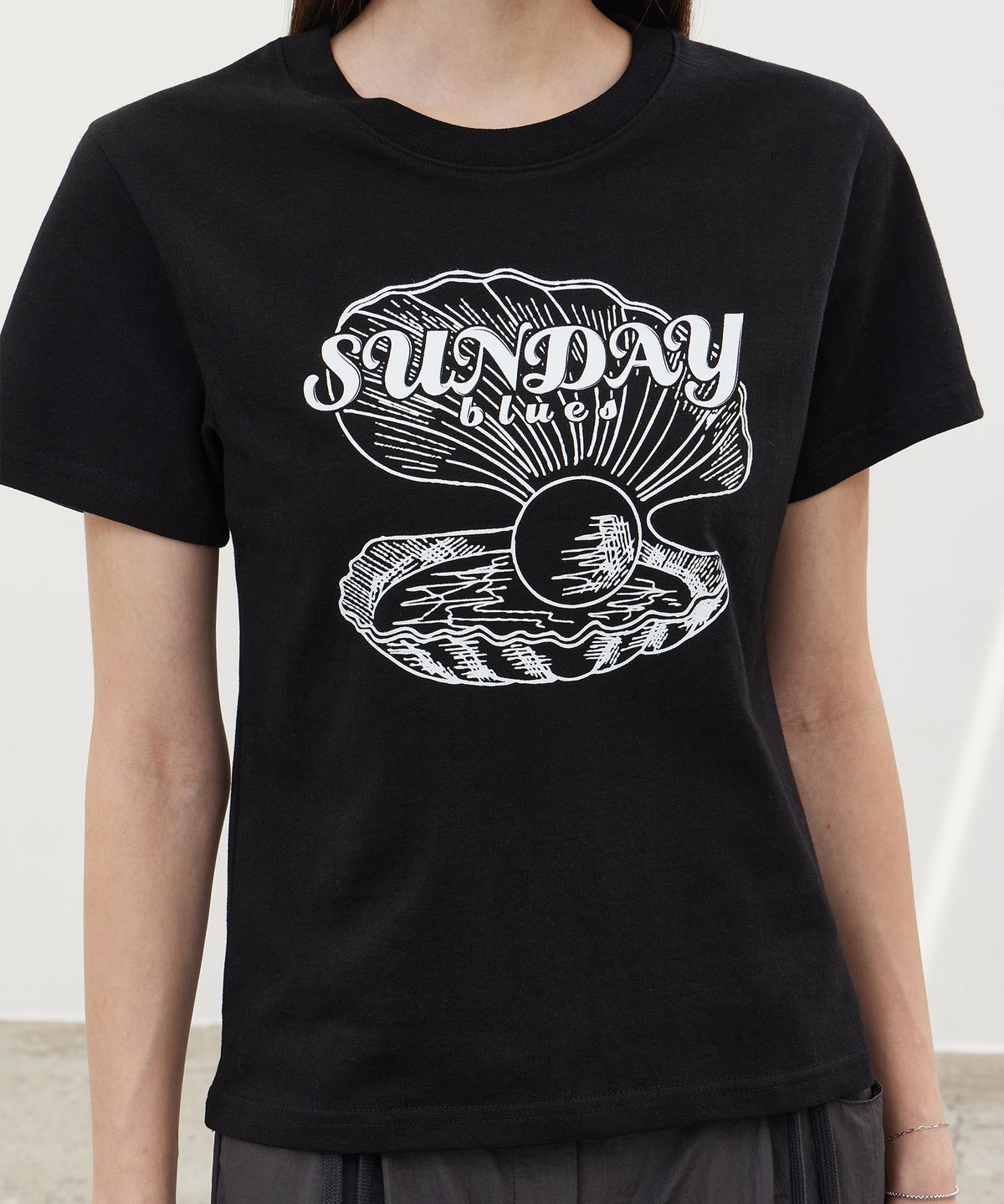 아이토브 서울(ITOV SEOUL) Pearl oystor T-shirt BK