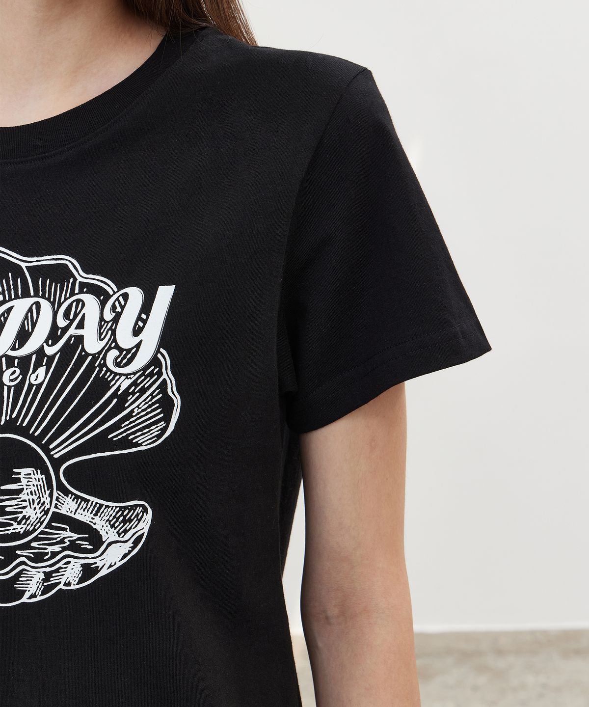 아이토브 서울(ITOV SEOUL) Pearl oystor T-shirt BK