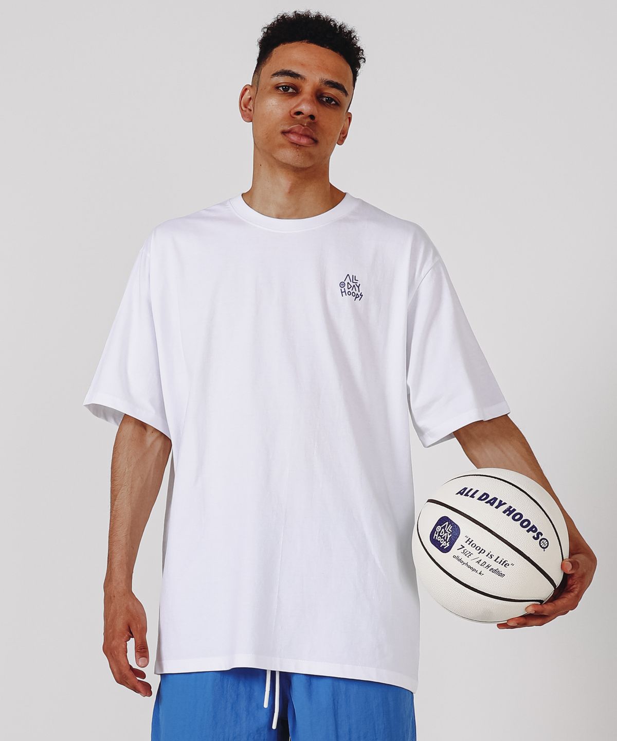 올데이훕스(ALL DAY HOOPS) 후프 S2 로고 반팔티 화이트