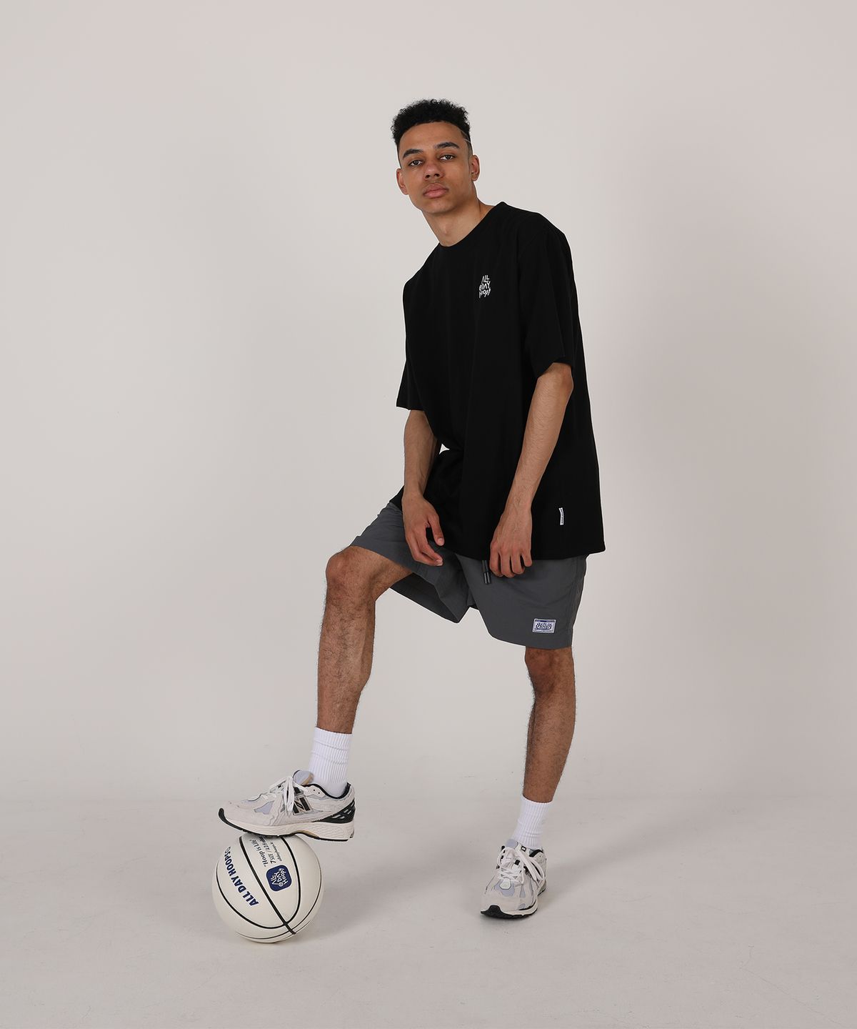 올데이훕스(ALL DAY HOOPS) 후프 S2 로고 반팔티 블랙