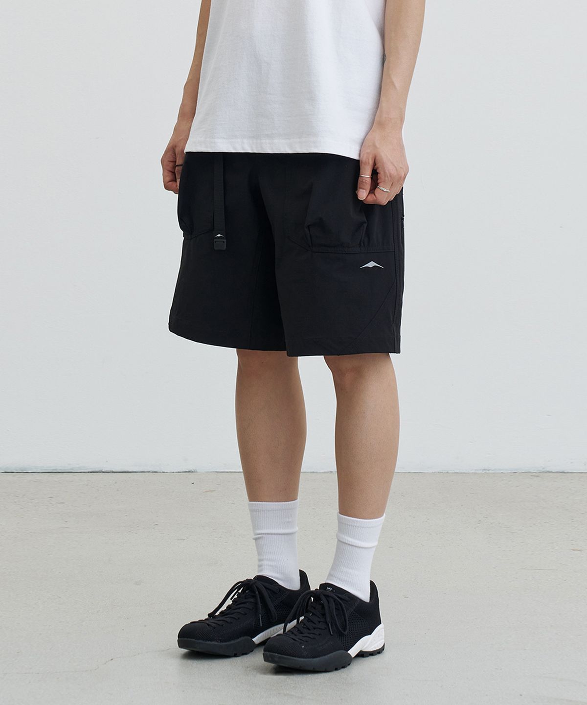 고요웨어(GOYOWEAR) 나일론 멀티 포켓 쇼츠 (블랙)