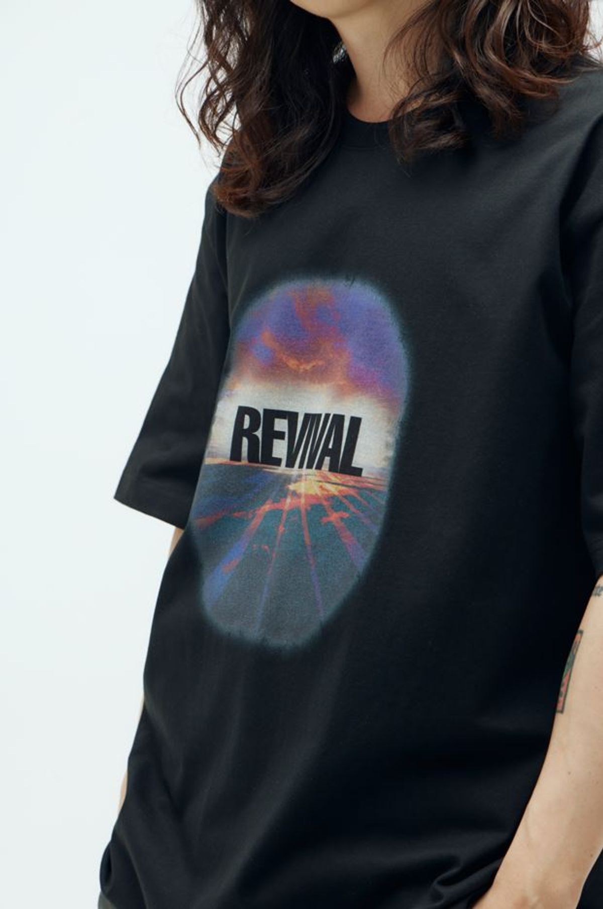필이너프(FEELENUFF) [PRIMATE X FEELENUFF] REVIVAL TEE BLACK