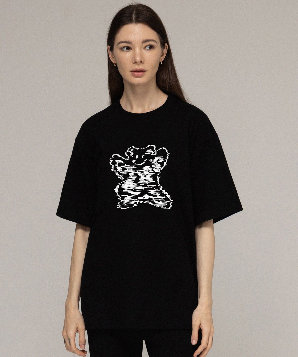 그레이버(GRAVER) [UNISEX]라인 빅 베어스마일 반팔티_블랙