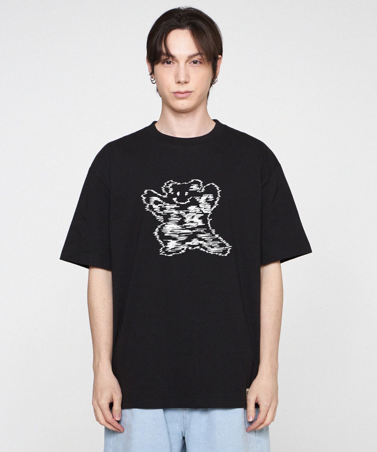그레이버(GRAVER) [UNISEX]라인 빅 베어스마일 반팔티_블랙