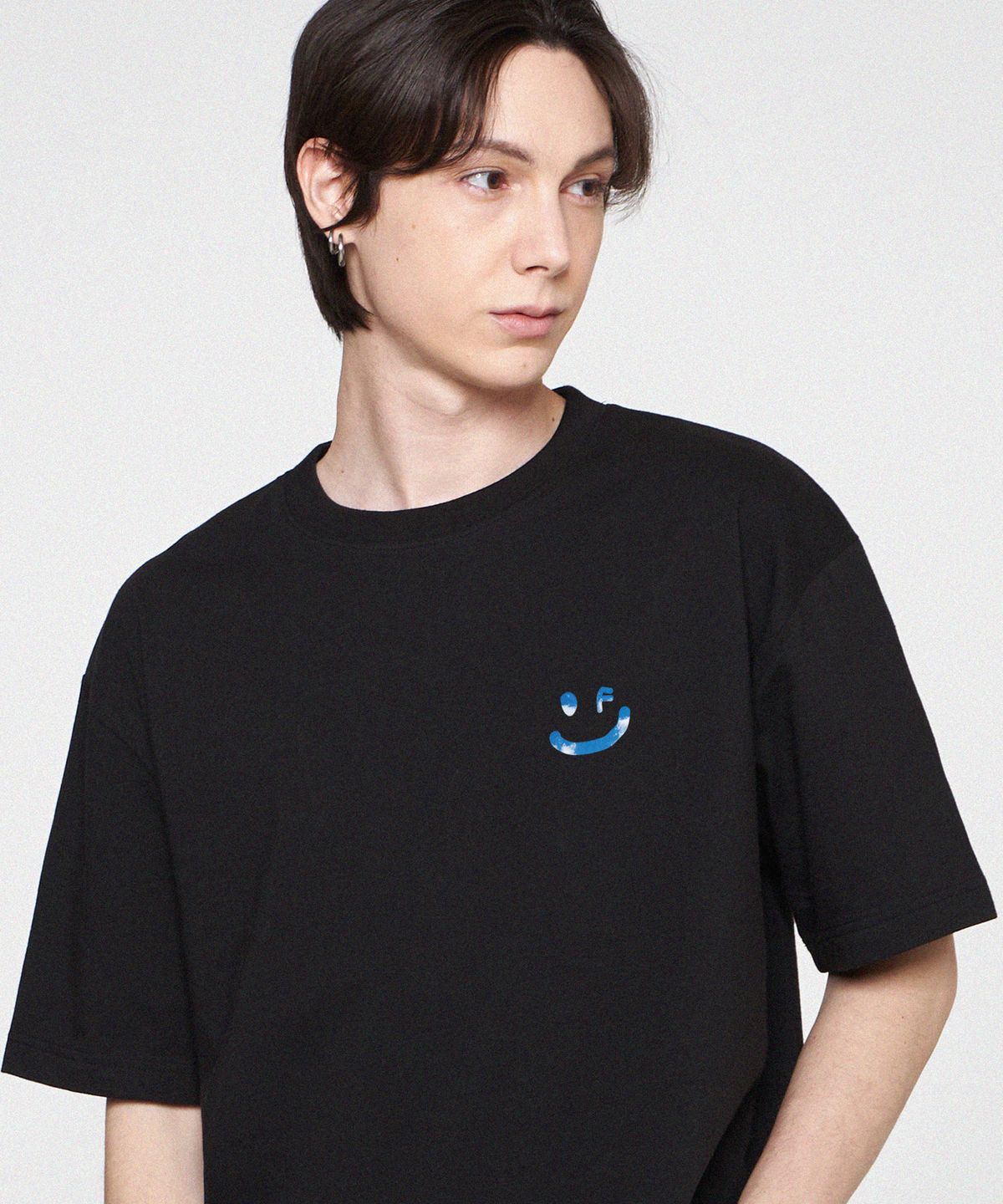 그레이버(GRAVER) [UNISEX]SKY 구름 드로잉스마일 반팔티_블랙