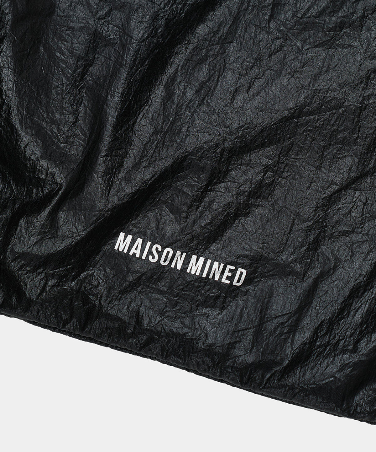 메종미네드(MAISON MINED) GLOSSY GYM SACK BLACK