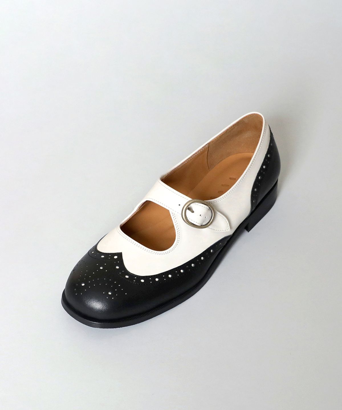 흰(HEENN) Wingtip Brogue Mary Jane Shoes . Black & White