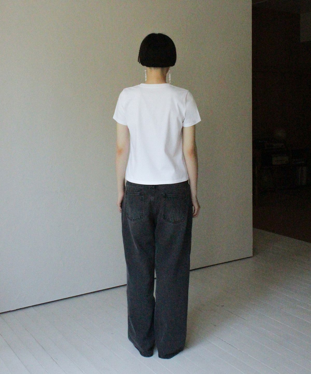 루바티(RUBATI) 레터링 로고 티셔츠_화이트 네이비