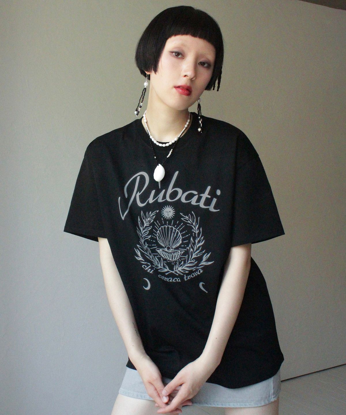 루바티(RUBATI) 펄 오이스터 레트로무드 티셔츠_블랙