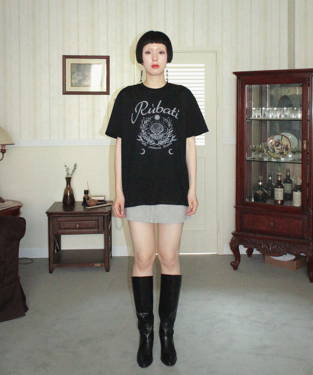 루바티(RUBATI) 펄 오이스터 레트로무드 티셔츠_블랙