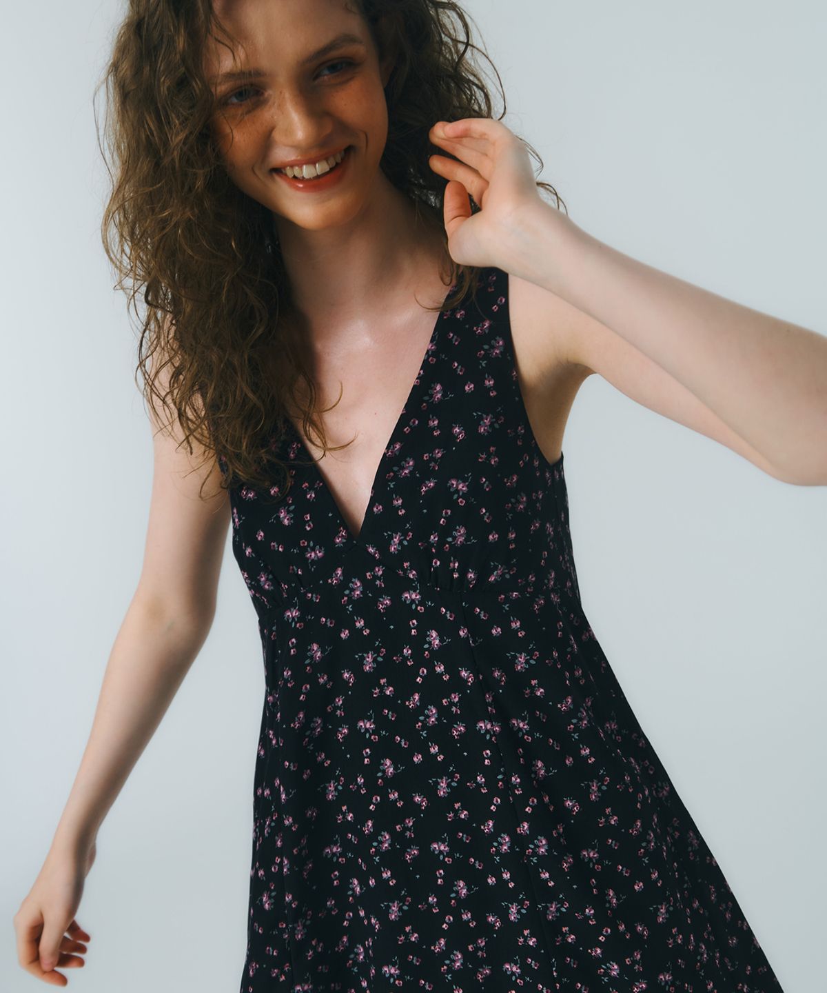 꾸아페(QUAFE) VINTAGE FLOWER ONEPIECE_black