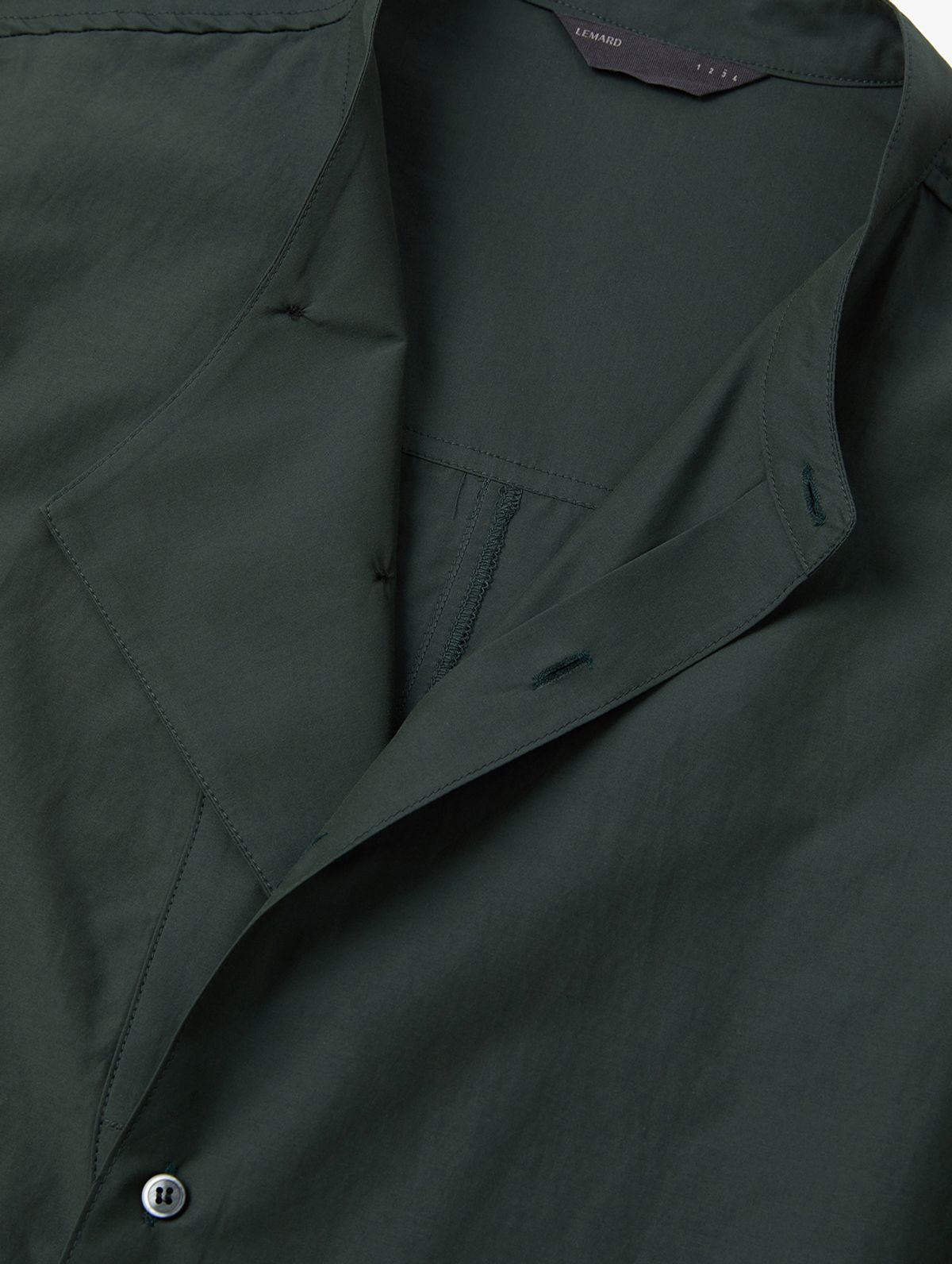 르마드(LEMARD) 오블리크 카라 셔츠 - 딥그린